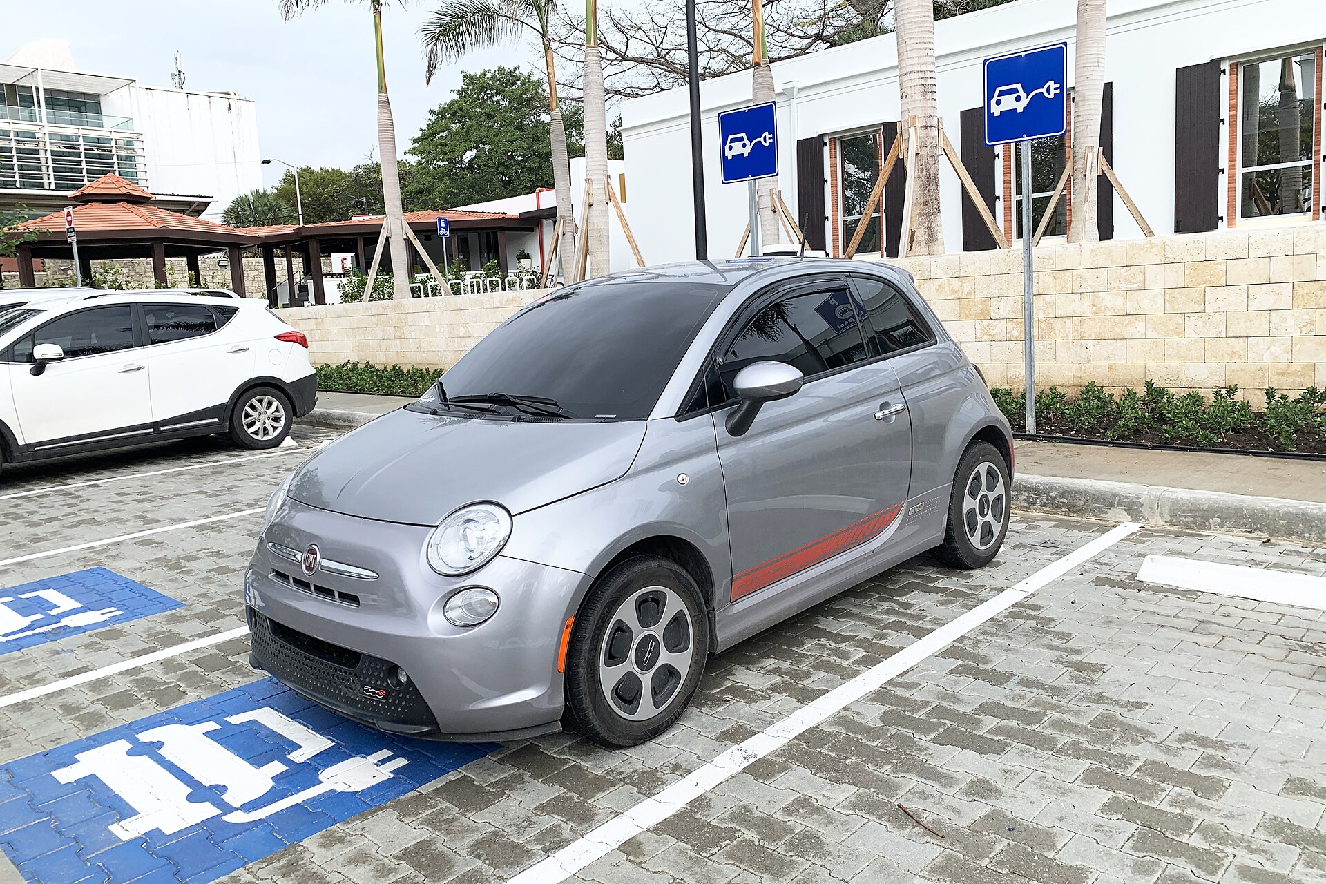 Fiat 500e 42kWh Icon Auto 3dr